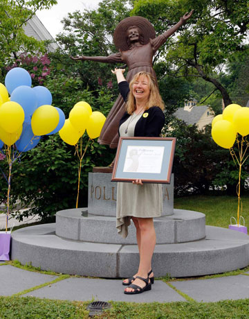 veronica receives glad award